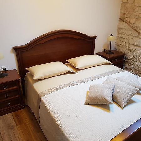 Antique Apartment Arsenale Rovinj Buitenkant foto