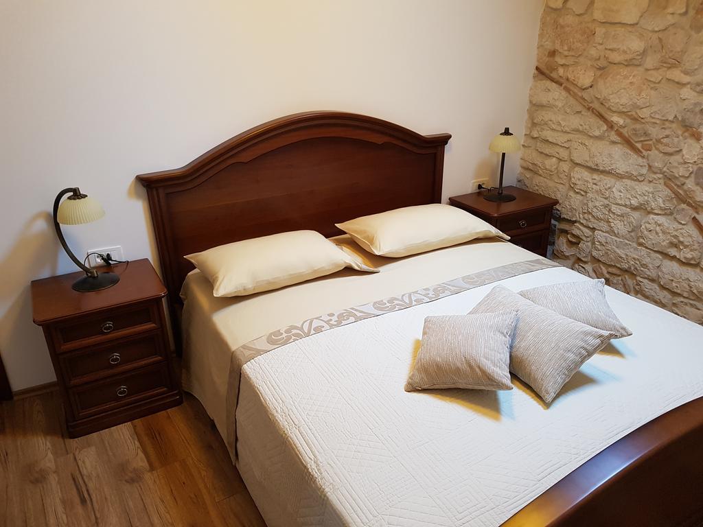 Antique Apartment Arsenale Rovinj Buitenkant foto