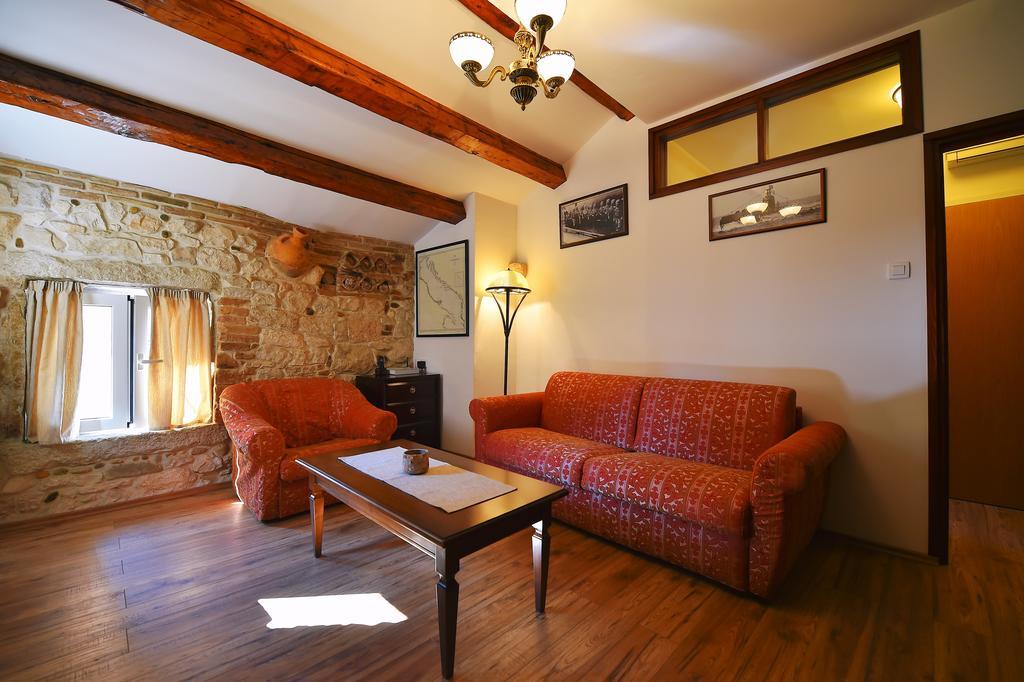 Antique Apartment Arsenale Rovinj Buitenkant foto