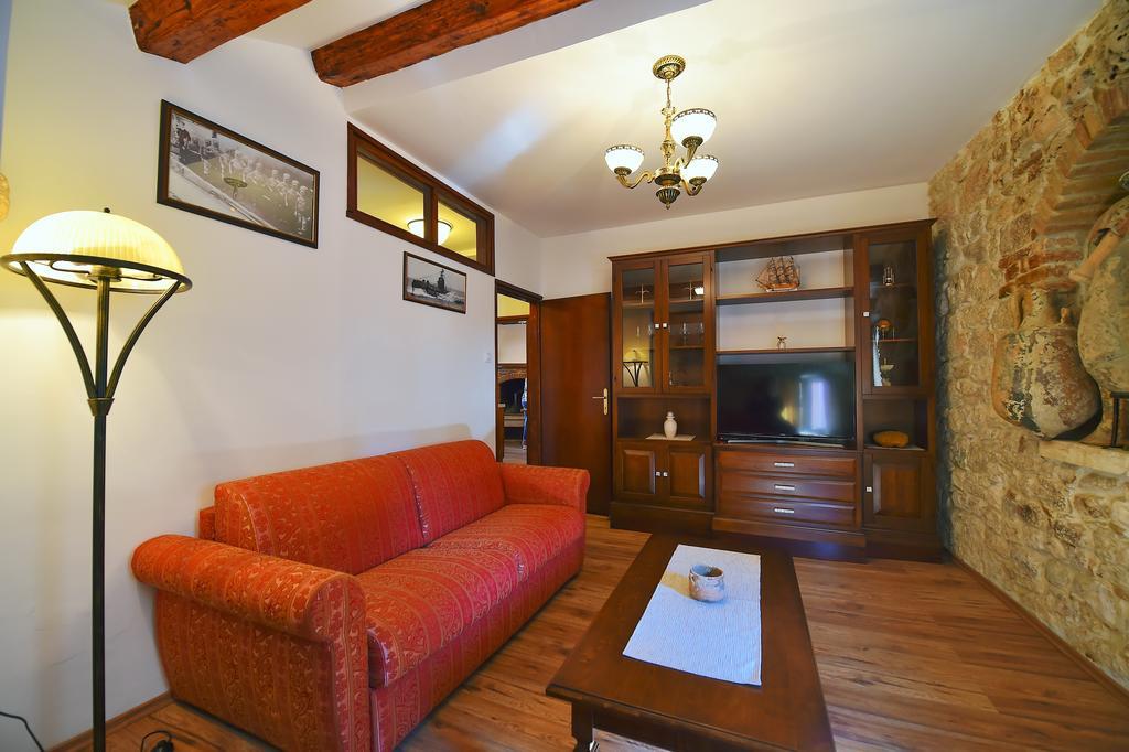 Antique Apartment Arsenale Rovinj Buitenkant foto