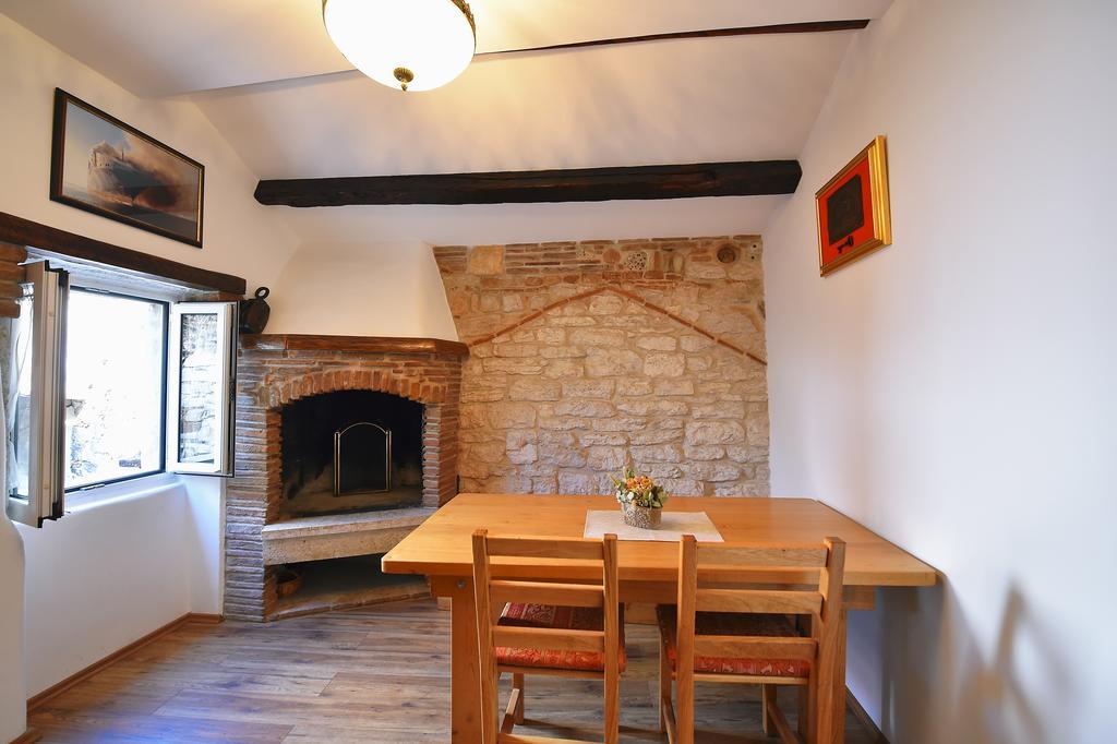 Antique Apartment Arsenale Rovinj Buitenkant foto