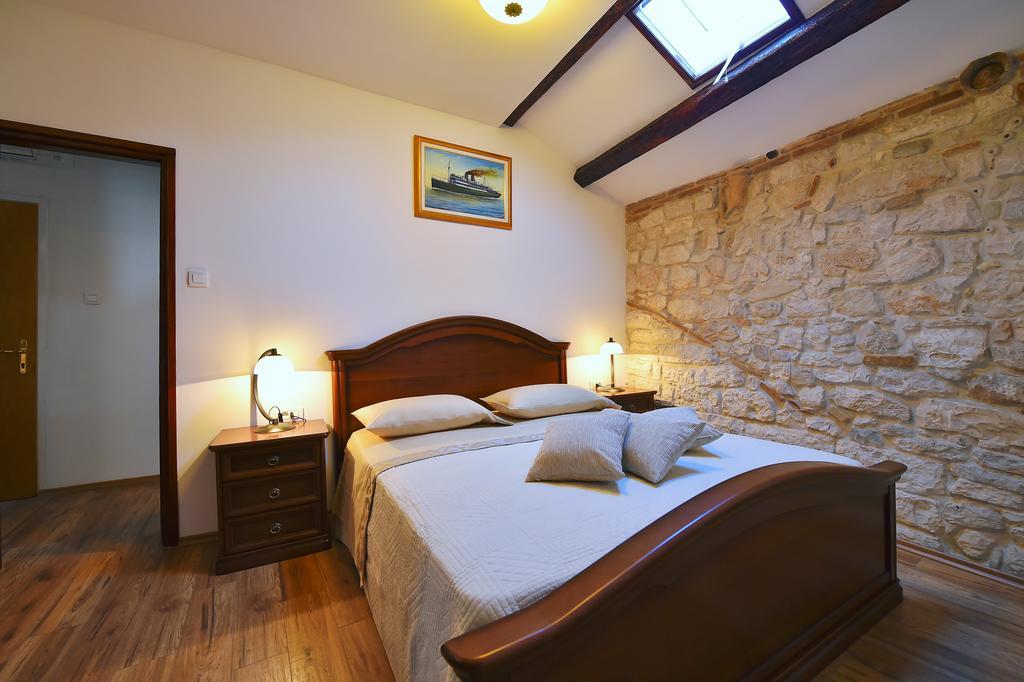 Antique Apartment Arsenale Rovinj Buitenkant foto