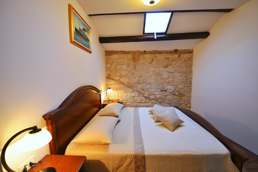 Antique Apartment Arsenale Rovinj Buitenkant foto